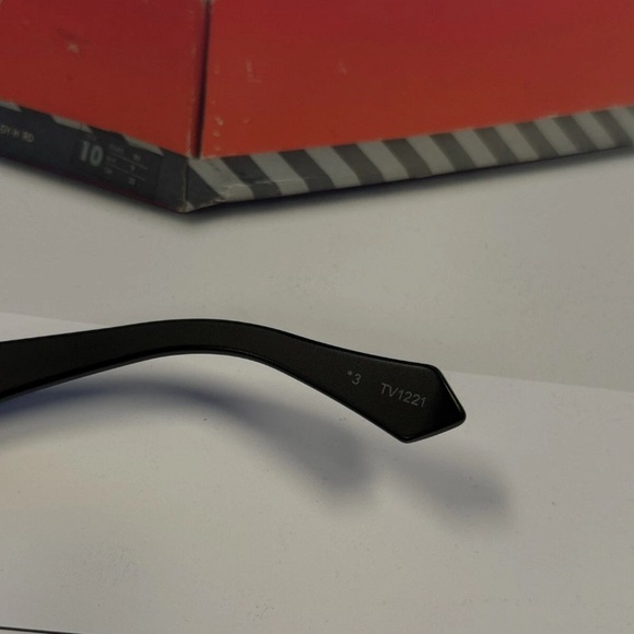 Louis Vuitton Black Monogram Sunglasses - Picture 7 of 8